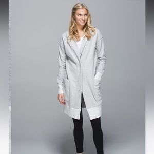 Lululemon Size 10 Gray Hooded Tunic Sweatshirt Wrap Pockets Thumbholes Fleece